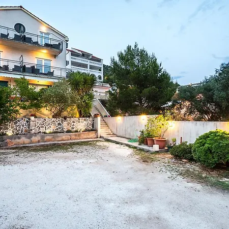 Gostinjska kuća Pera 3*