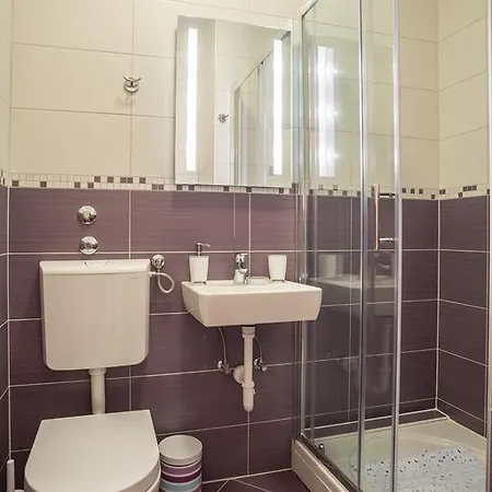 Pera ゲストハウス マリナ